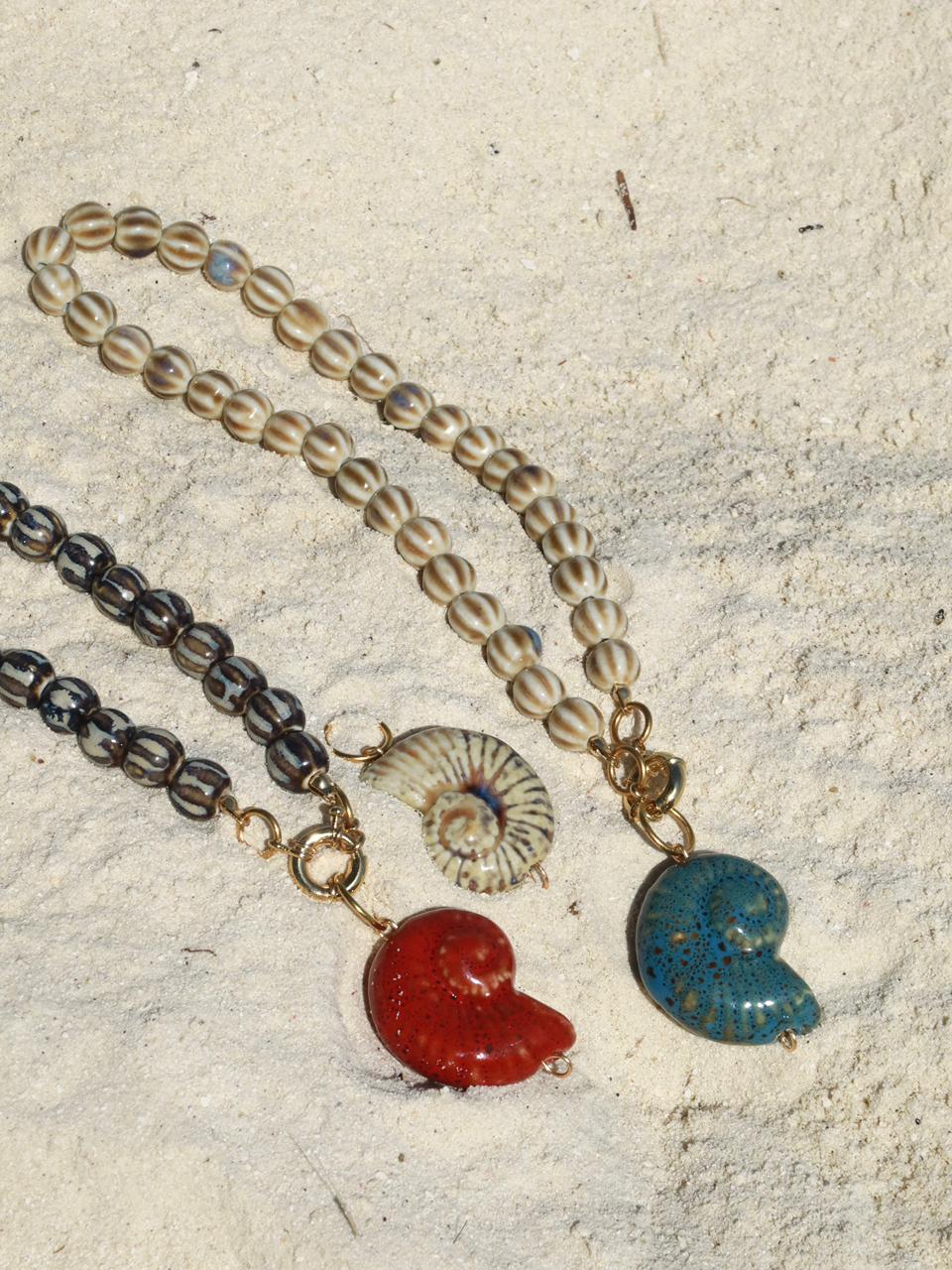 Colla Coralina + 2 Charms Removibles