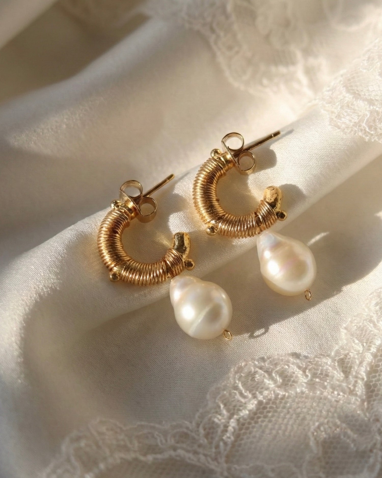 Faro Pearl Mini Hoops